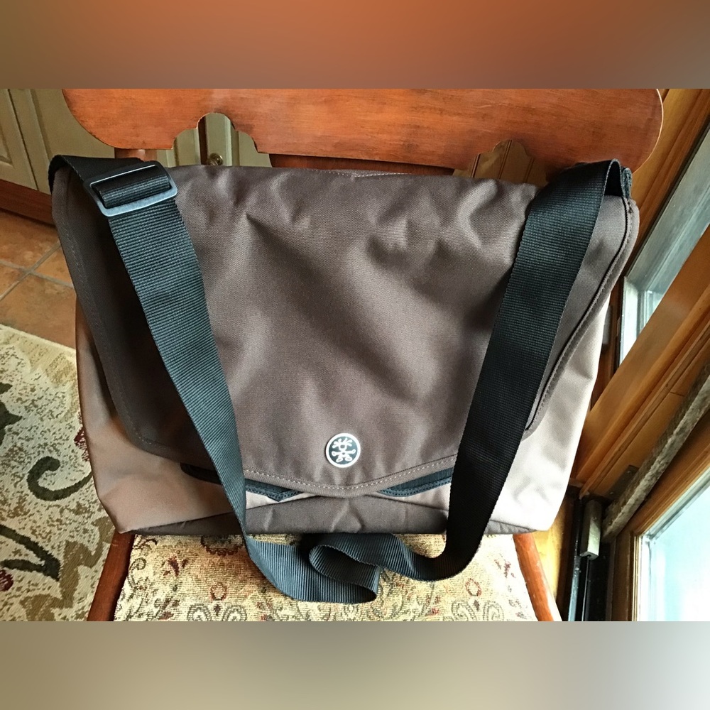 Crumpler The Skivvy Laptop Messenger Bag